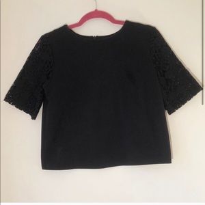 🌻Ann Taylor LOFT Top with lace sleeve
